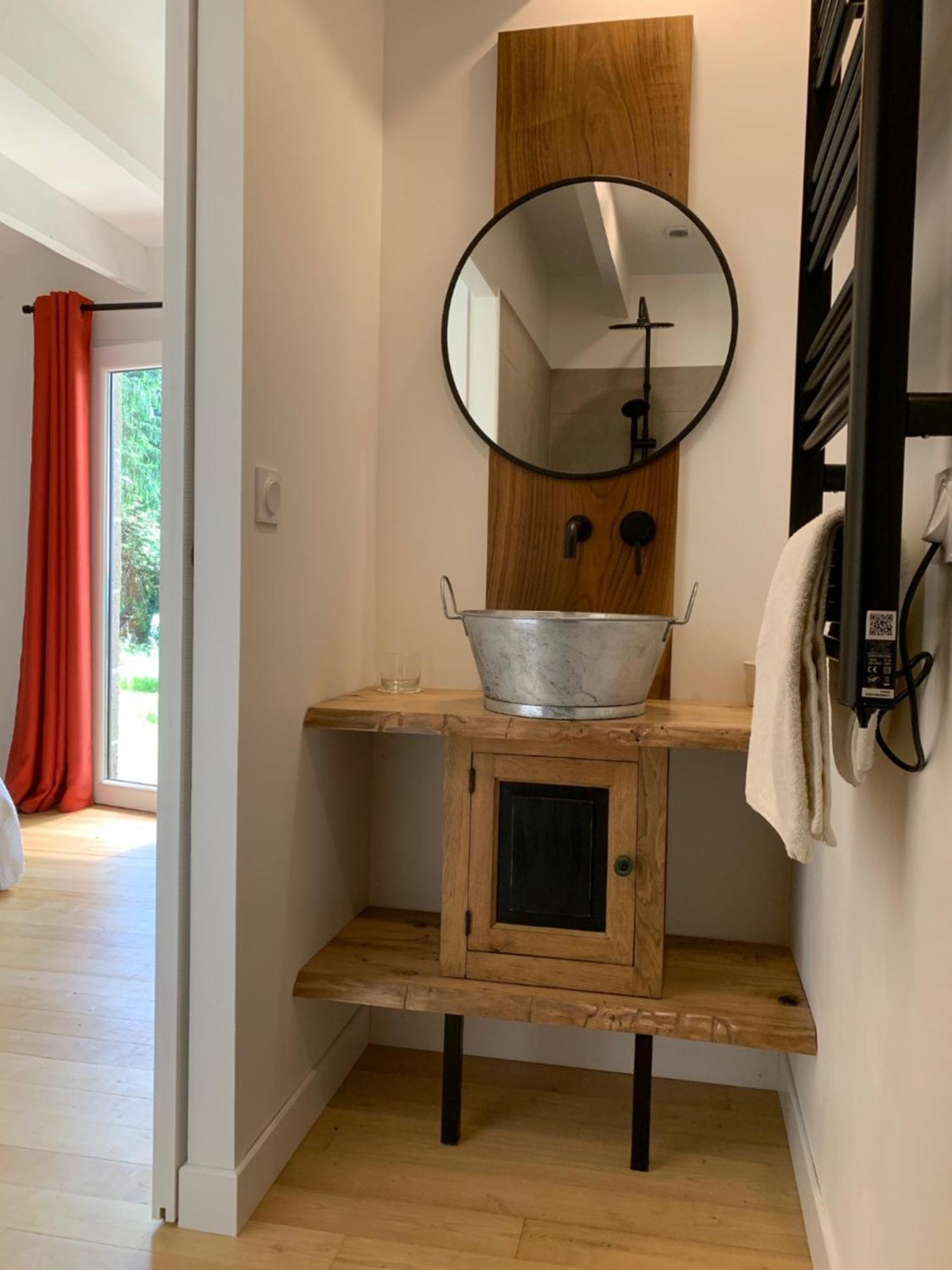 Aux Logis De Fonfroide Chez Mylene & David Bed & Breakfast Marcoles Bagian luar foto
