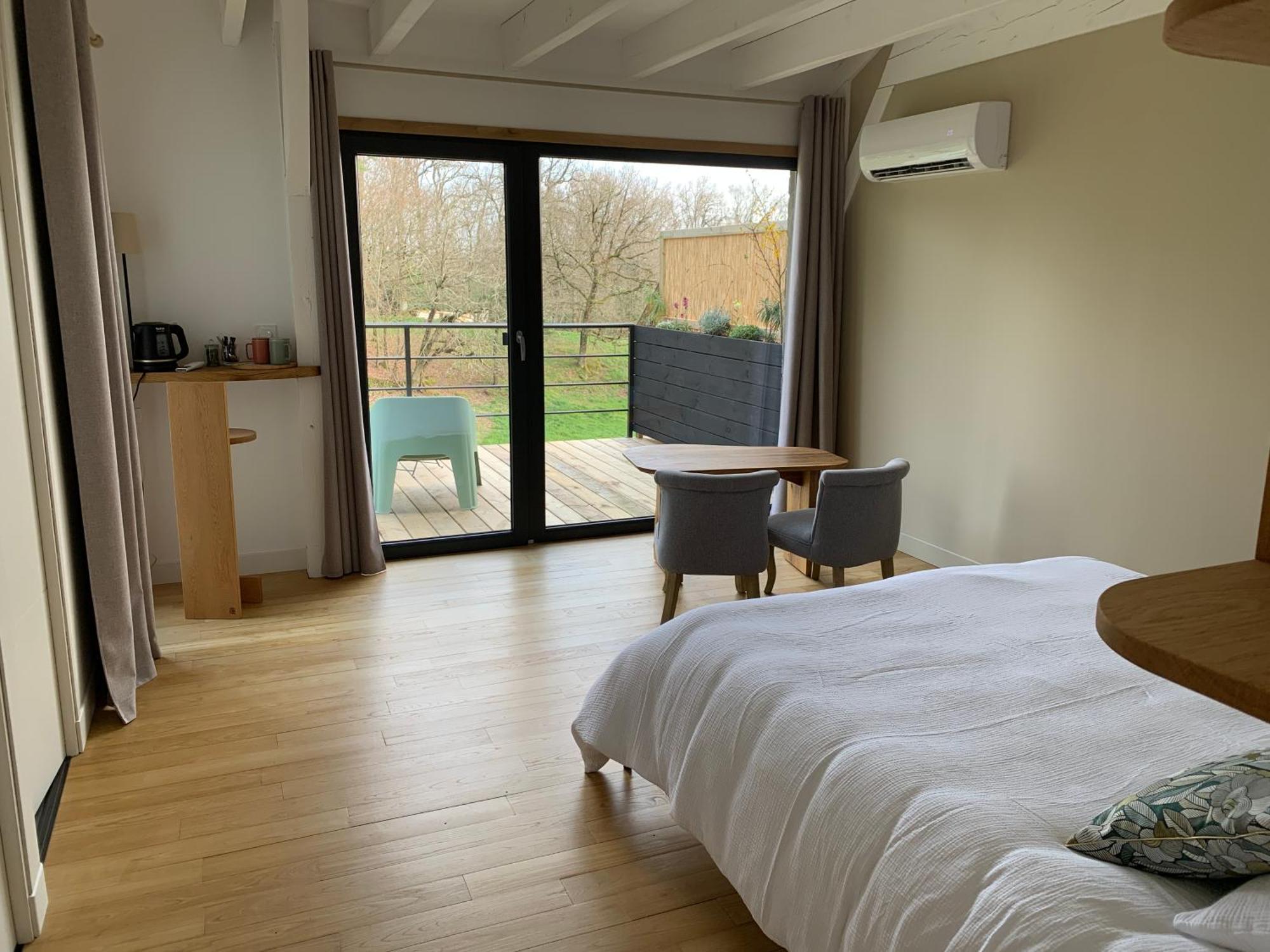 Aux Logis De Fonfroide Chez Mylene & David Bed & Breakfast Marcoles Bagian luar foto